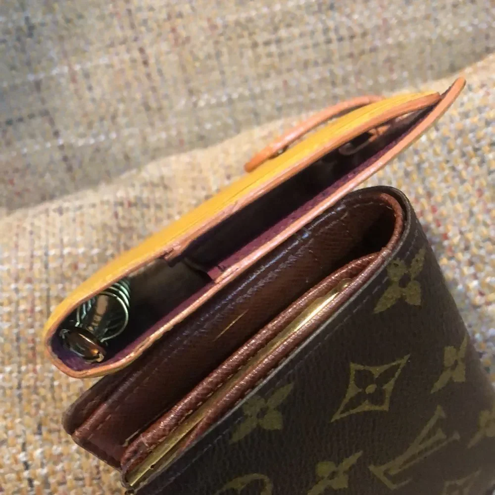 LOUIS VUITTON LV Epi Leather Agenda Planner Binder Credit Card Passport Book